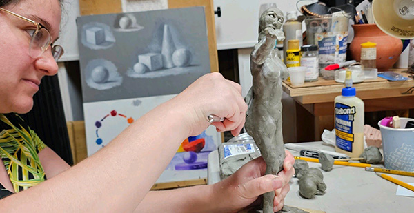 sculpture-student_600x309